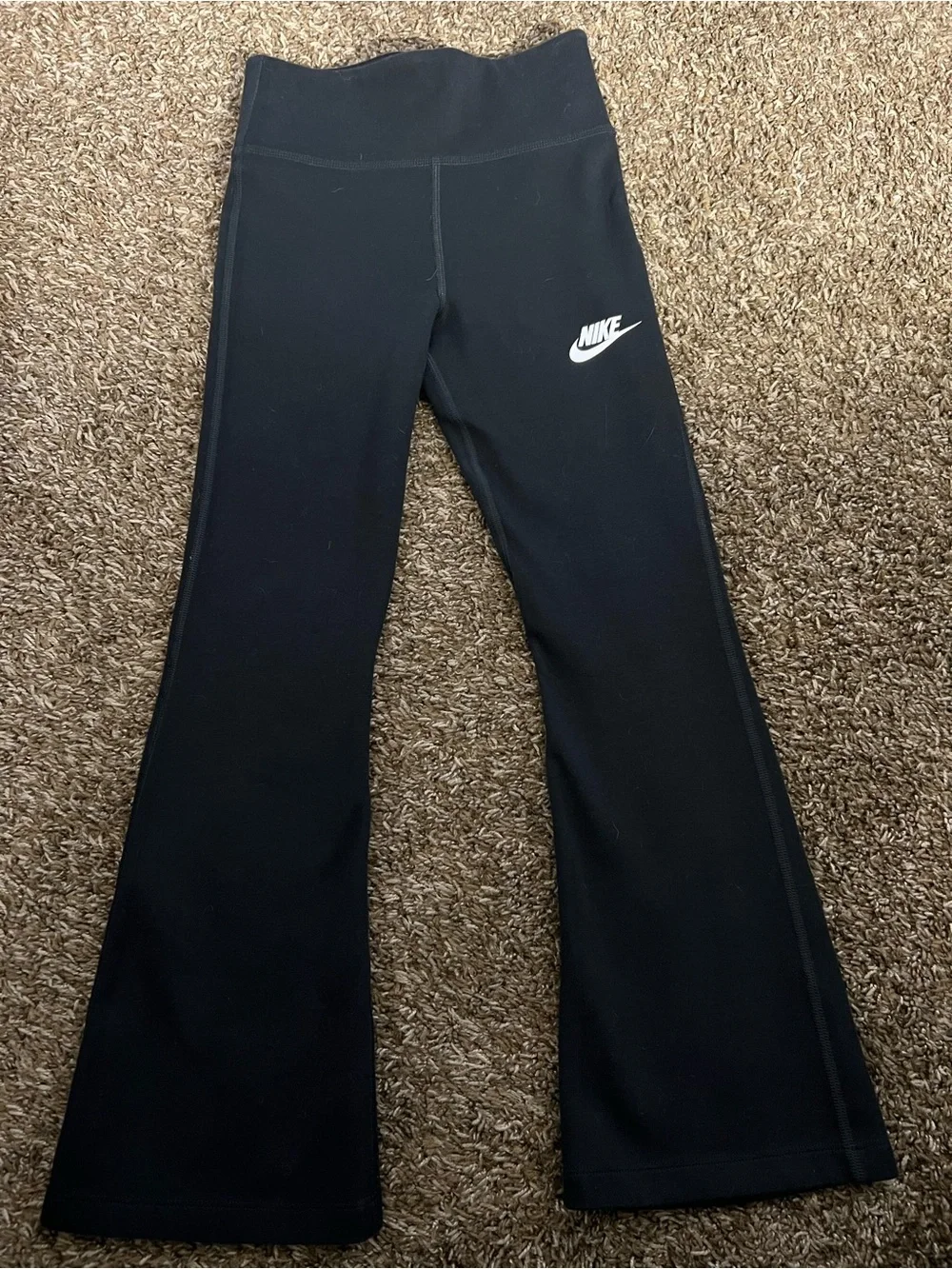 Nike Girls high-waisted Flared Leggings Small - NWOT